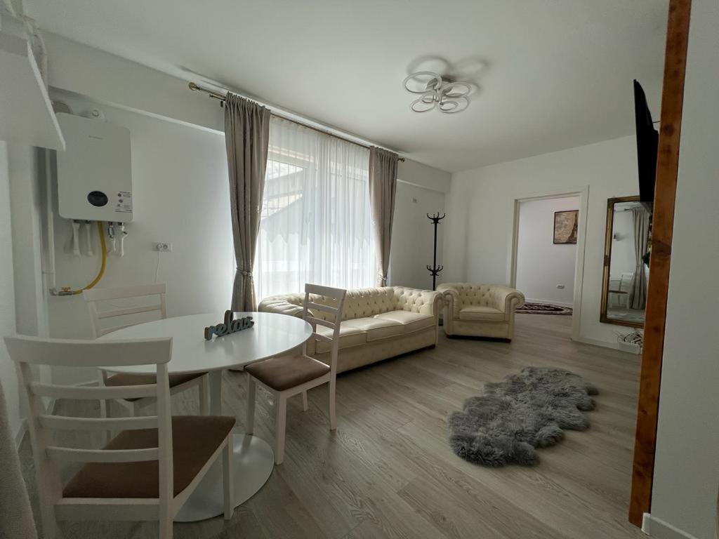 Urban Apartments And Studios - City Center Iasi Exterior photo