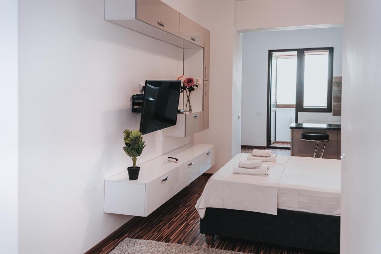 Urban Apartments And Studios - City Center Iasi Exterior photo